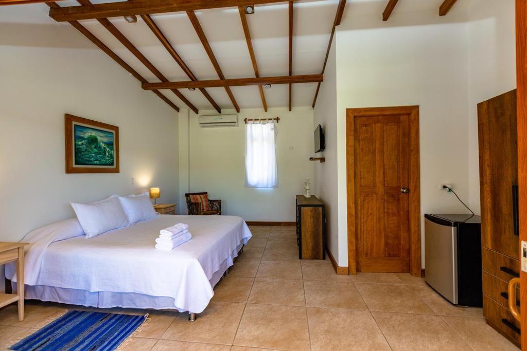 Hotel Punta Camaron Bungalows & Suites Соррітос Екстер'єр фото